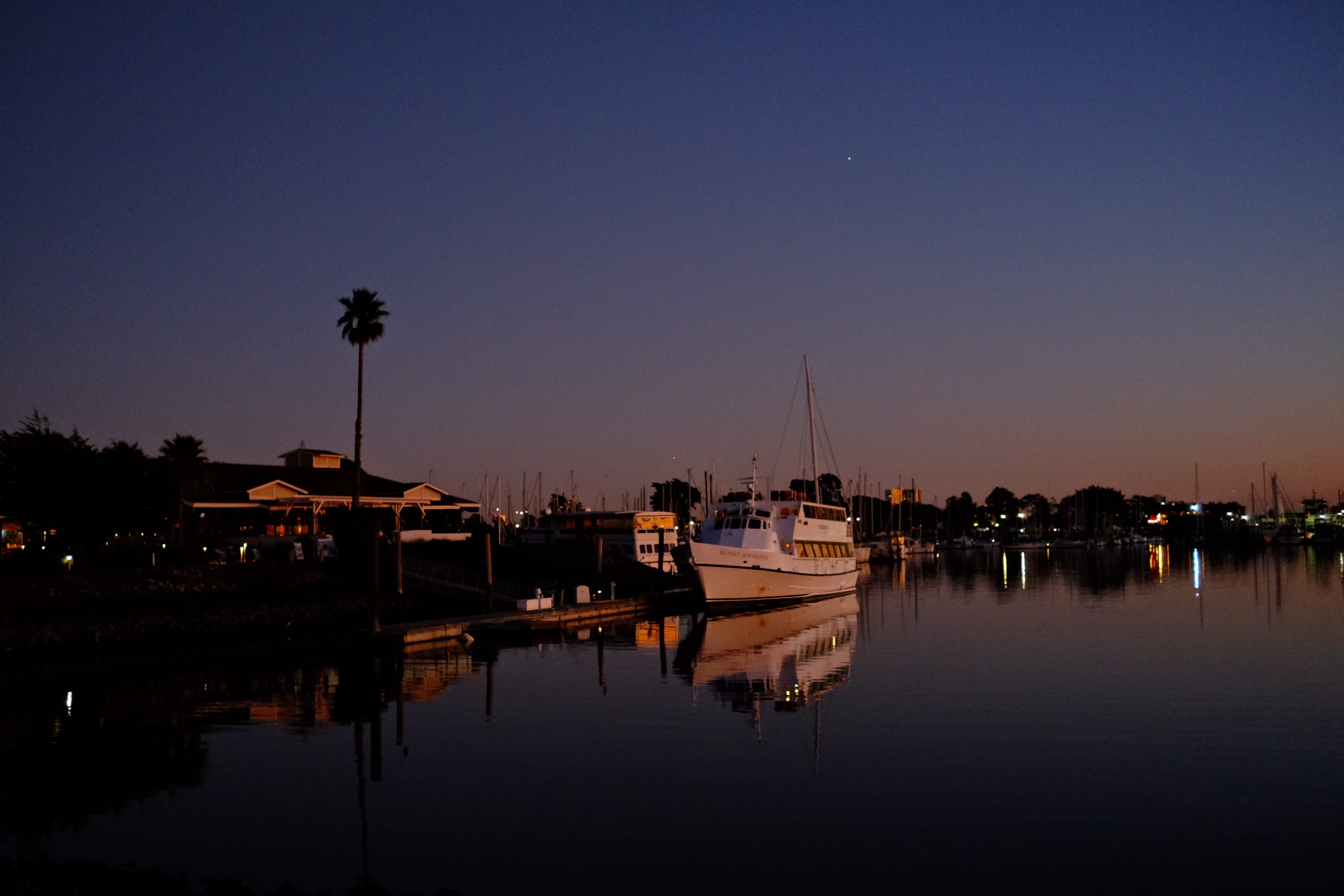 Photo berkeley_marina_dock_dusk